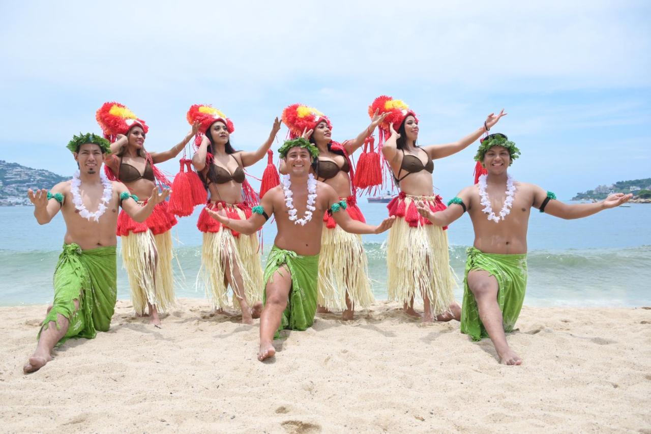 Ritz Acapulco All Inclusive Exterior foto Luau dancers in Hawaii